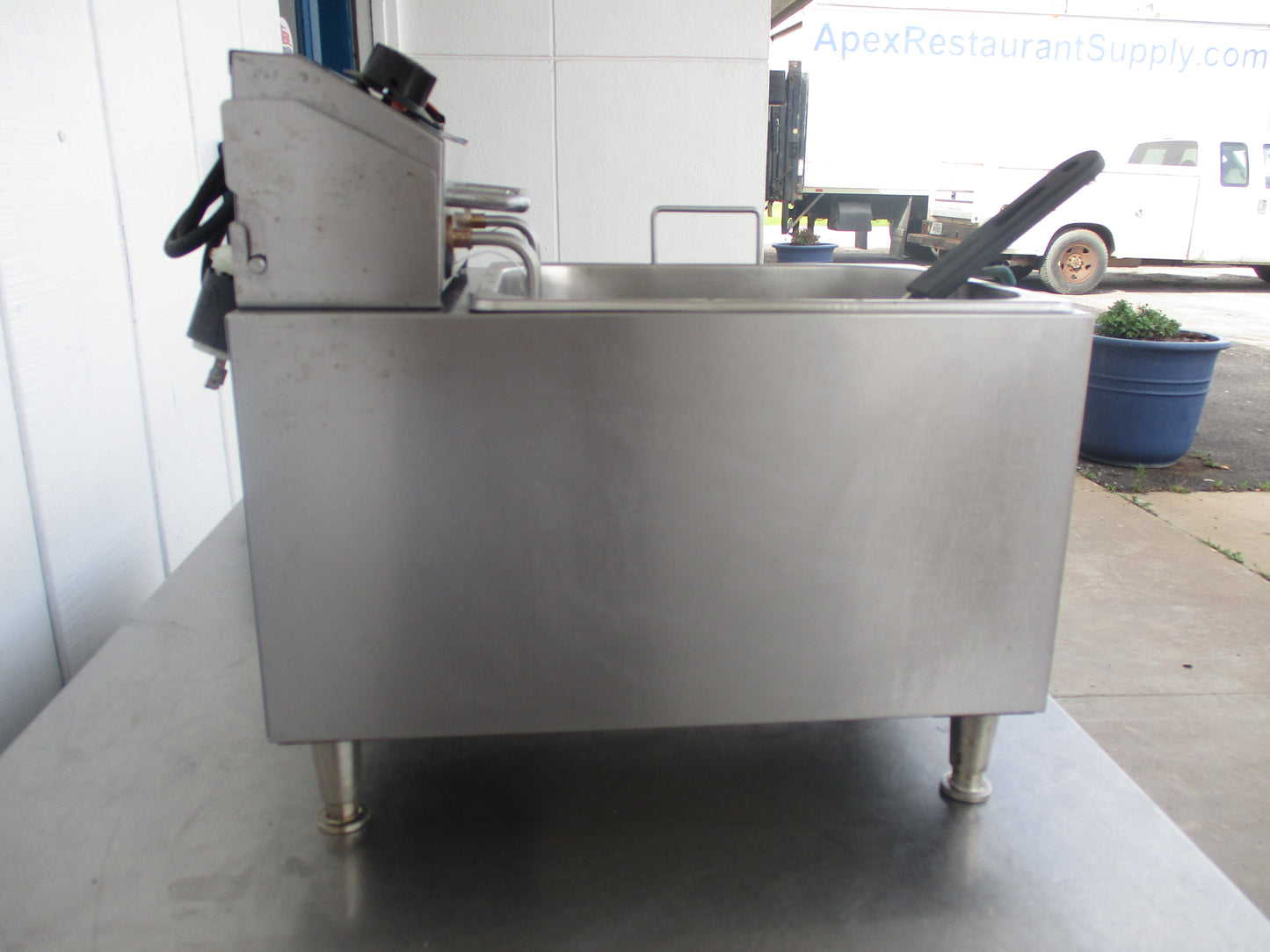 Commercial Pro CPF10 Countertop Electric Fryer - (1) 10 lb. Vat, 120v, #8570
