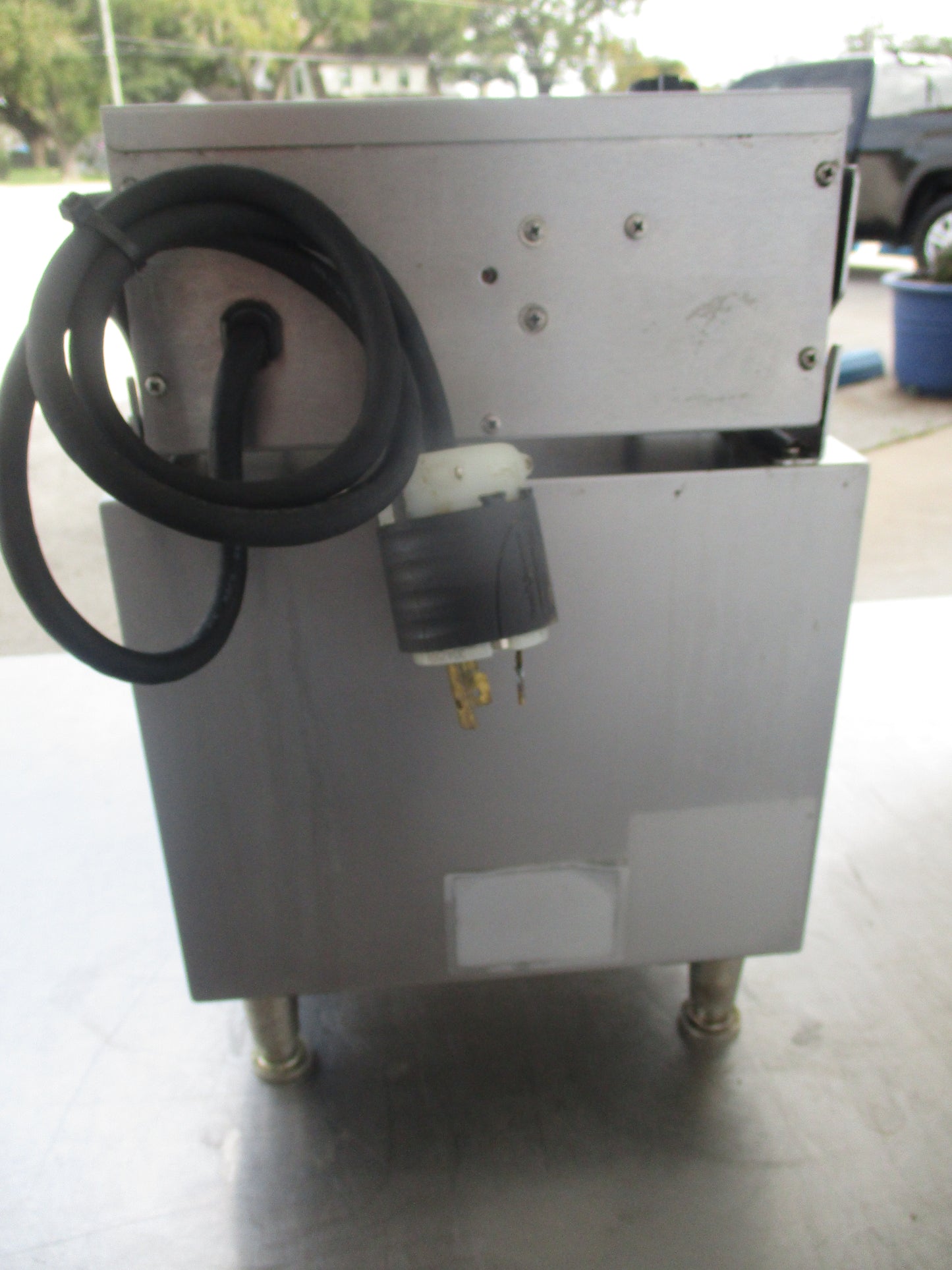 Commercial Pro CPF10 Countertop Electric Fryer - (1) 10 lb. Vat, 120v, #8570