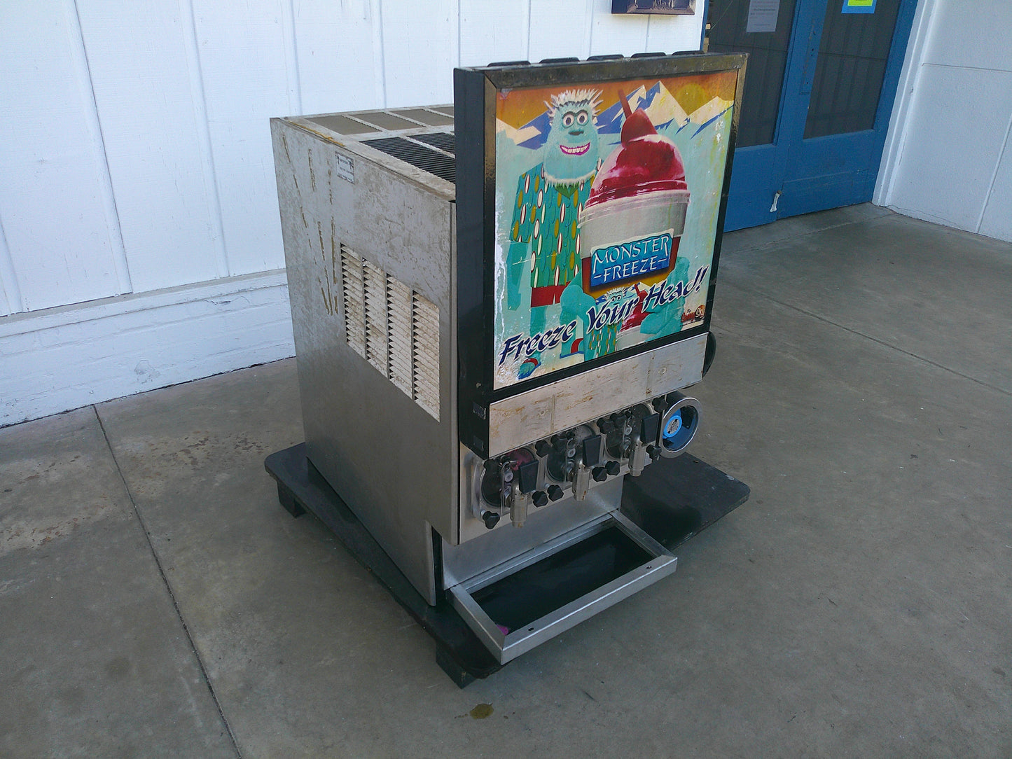 SunnySky FBD-553IC Frozen Drink Machine, PARTS ONLY, TURNS ON, NOT TESTED, #9079c