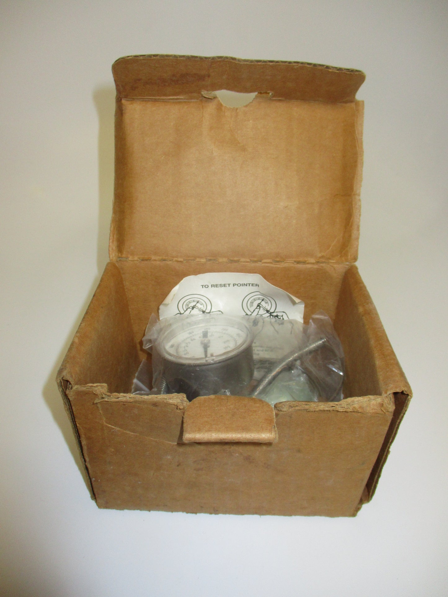 FMP 138-1075, Dishwasher Thermometer, 8' Cap., 100–220°F, New-Old Stock, #5923